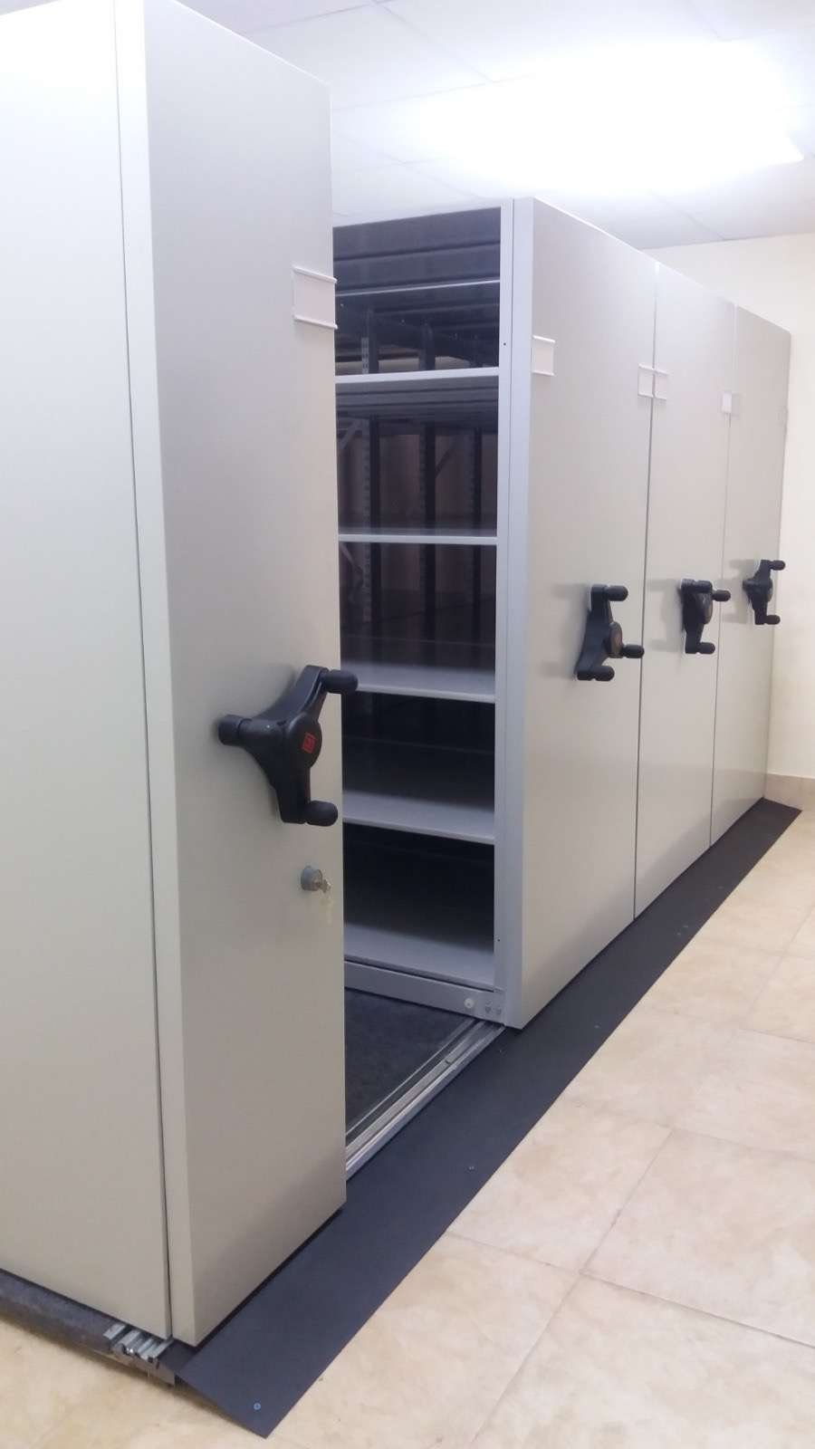 Open bay in a white mobile storage system